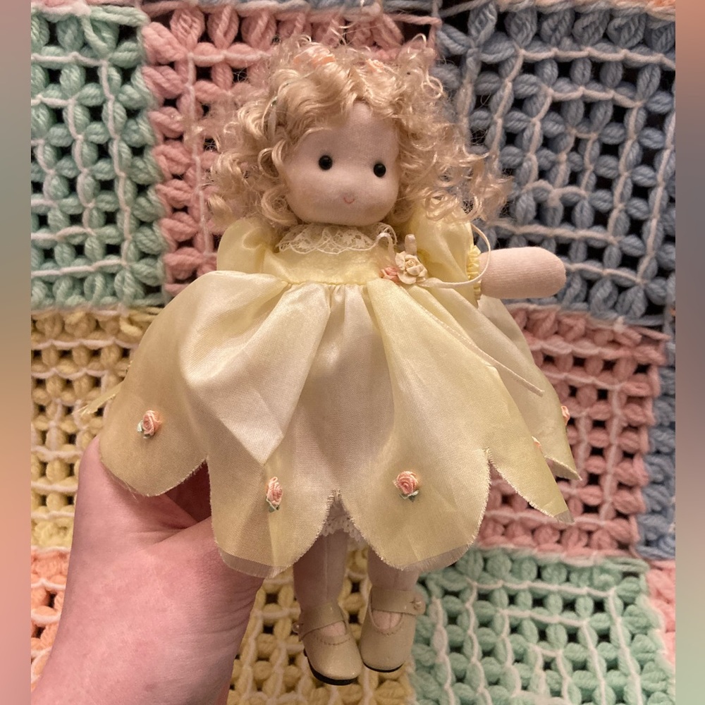Green Tree Collectible Yellow Dress Lullaby Musical Girl Soft Doll